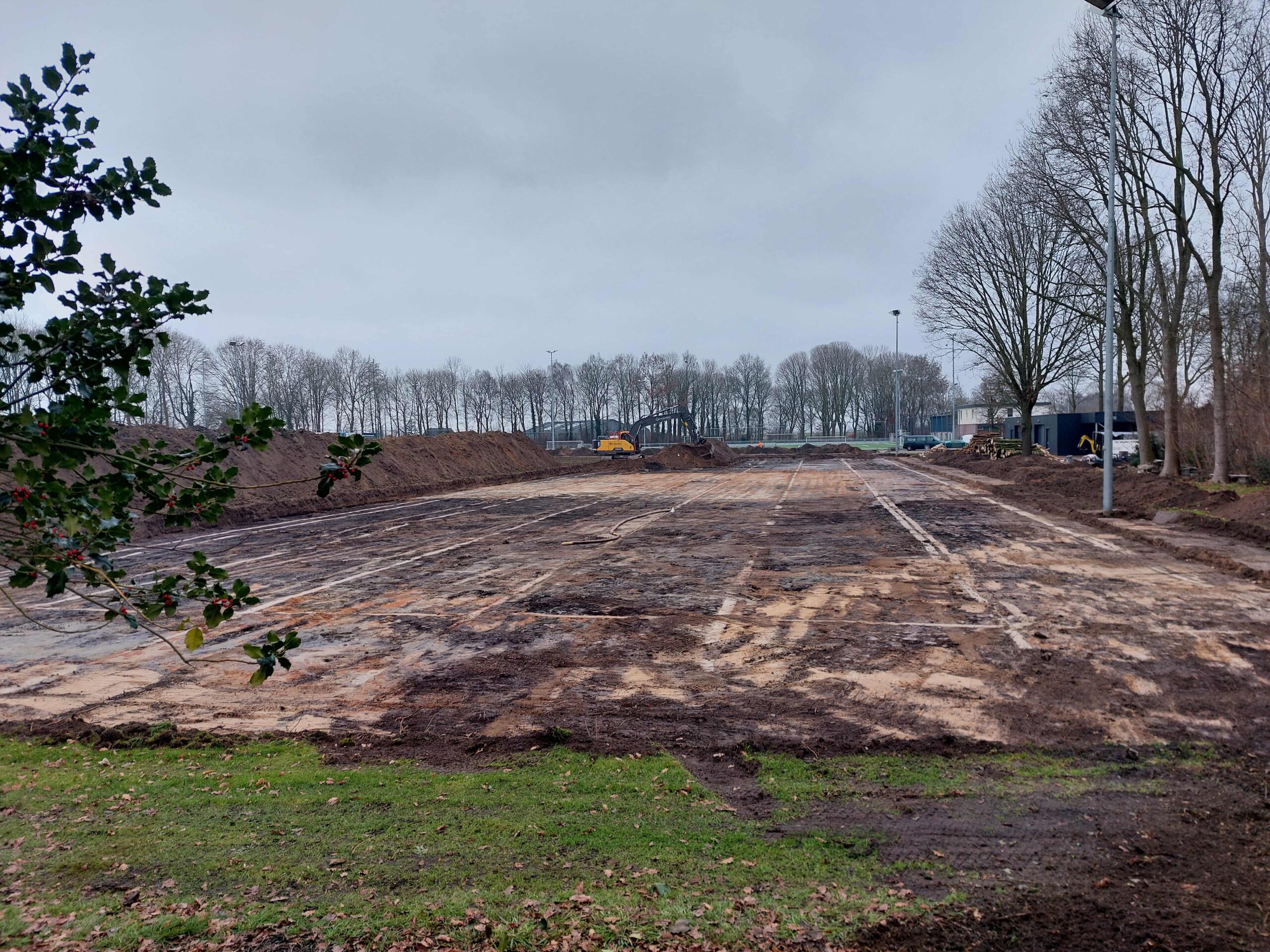 Aanleg kunstgras bij Olympia’28 in volle gang