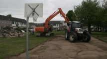 Het basketveld klaargemaakt voor bestrating