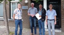 Vlnr: De bestuursleden Cees Wursten, Cees Selles, Bertil Hoentjen en John Bakker na de statutaire oprichting bij de notaris.