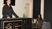 Geerlinde (l) en Anne (R) gaan samen met Basma en Janet verder als The Beauty Bar