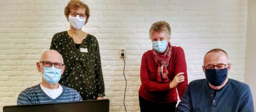 Vrijwilligers Abel (l) en Willem (r), midden Henny (l) en Jaqueline (r)