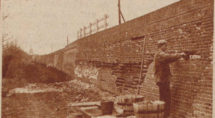 De Stenendijk is altijd intact gebleven door goed onderhoud. Deze foto is van een restauratie in 1933.