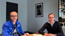 Voorzitter Bert Krale en mededirecteur Jan Pleijsier tekenen overeenkomst.