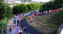 De eerste avond staken de wandelaars het Zwarte Water over. Foto's Gerrit Slurink